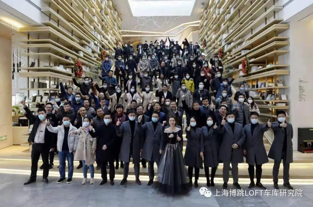 延庆全国一百多人在华侨城汉口道6号参观研讨LOFT专利车库技术！
